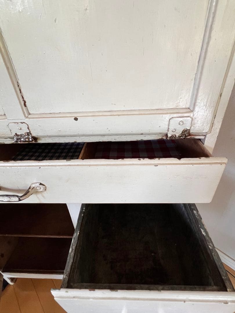 ヴィンテージ　キッチンキャビネット　オフホワイト