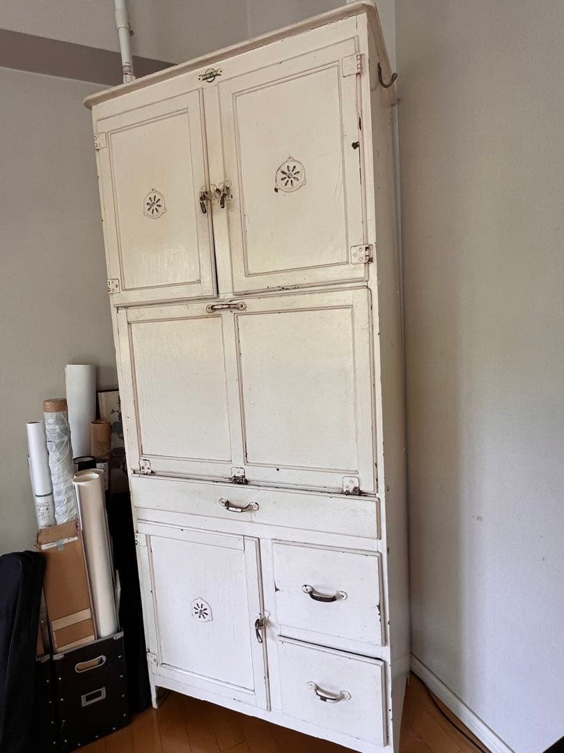 ヴィンテージ　キッチンキャビネット　オフホワイト