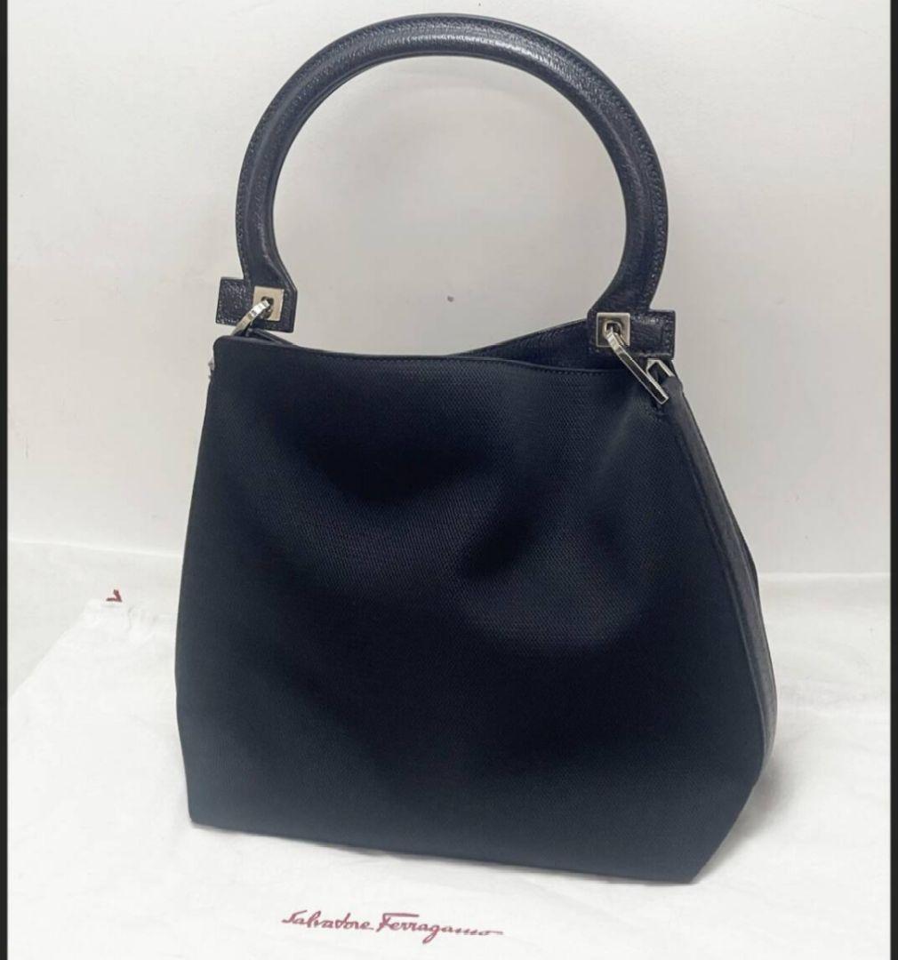 Salvatore Ferragamo ブラック ハンドバッグ