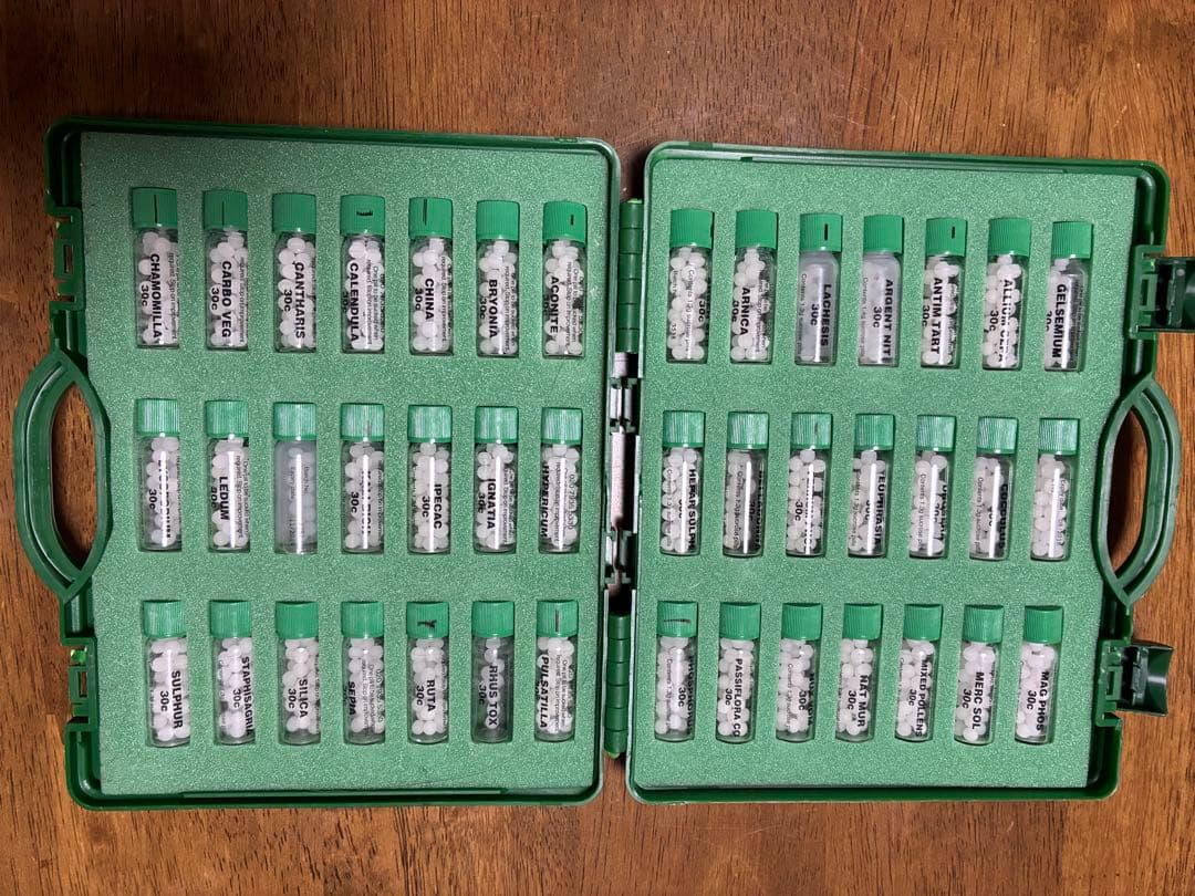 Ainsworths ホメオパシー 42 エッセンシャル　レメディー、手引書2冊