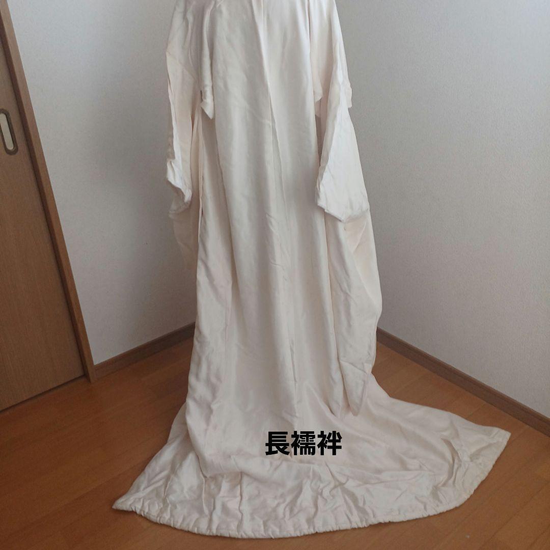 お正月特価31000円から値引洗える化繊　白無垢 着物 花鳳凰刺繍　掛下セット