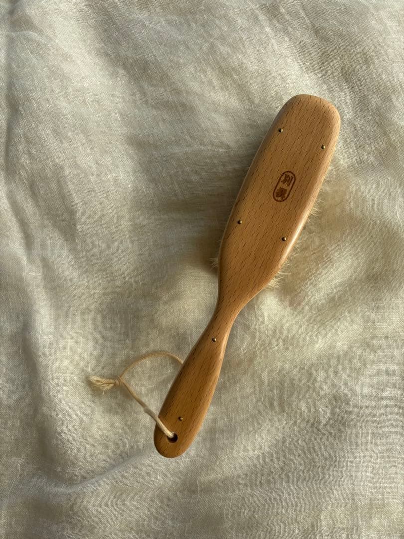 江戸屋の別撰手植えブラシ。カシミアシルクウール万能タイプ〈べっせん〉