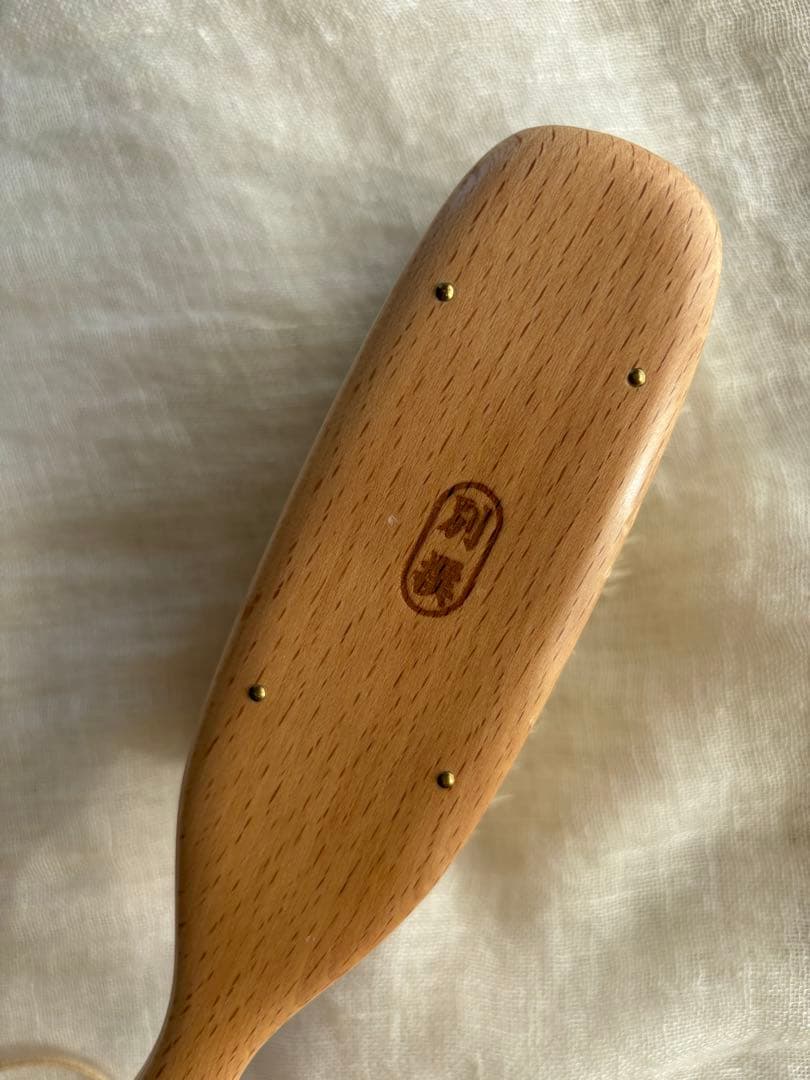 江戸屋の別撰手植えブラシ。カシミアシルクウール万能タイプ〈べっせん〉