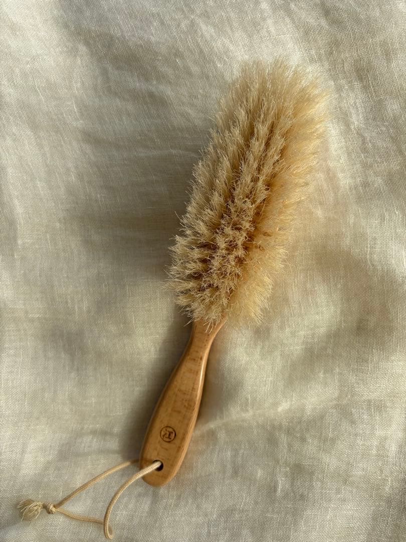 江戸屋の別撰手植えブラシ。カシミアシルクウール万能タイプ〈べっせん〉