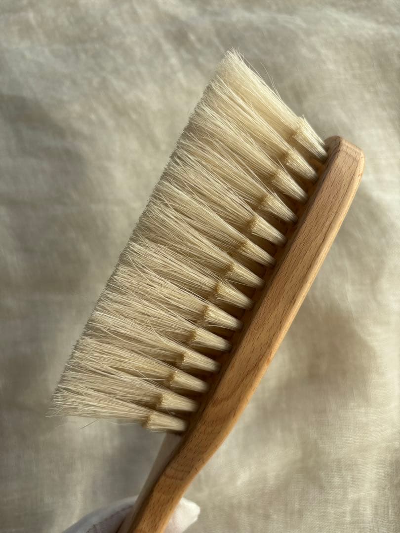 江戸屋の別撰手植えブラシ。カシミアシルクウール万能タイプ〈べっせん〉