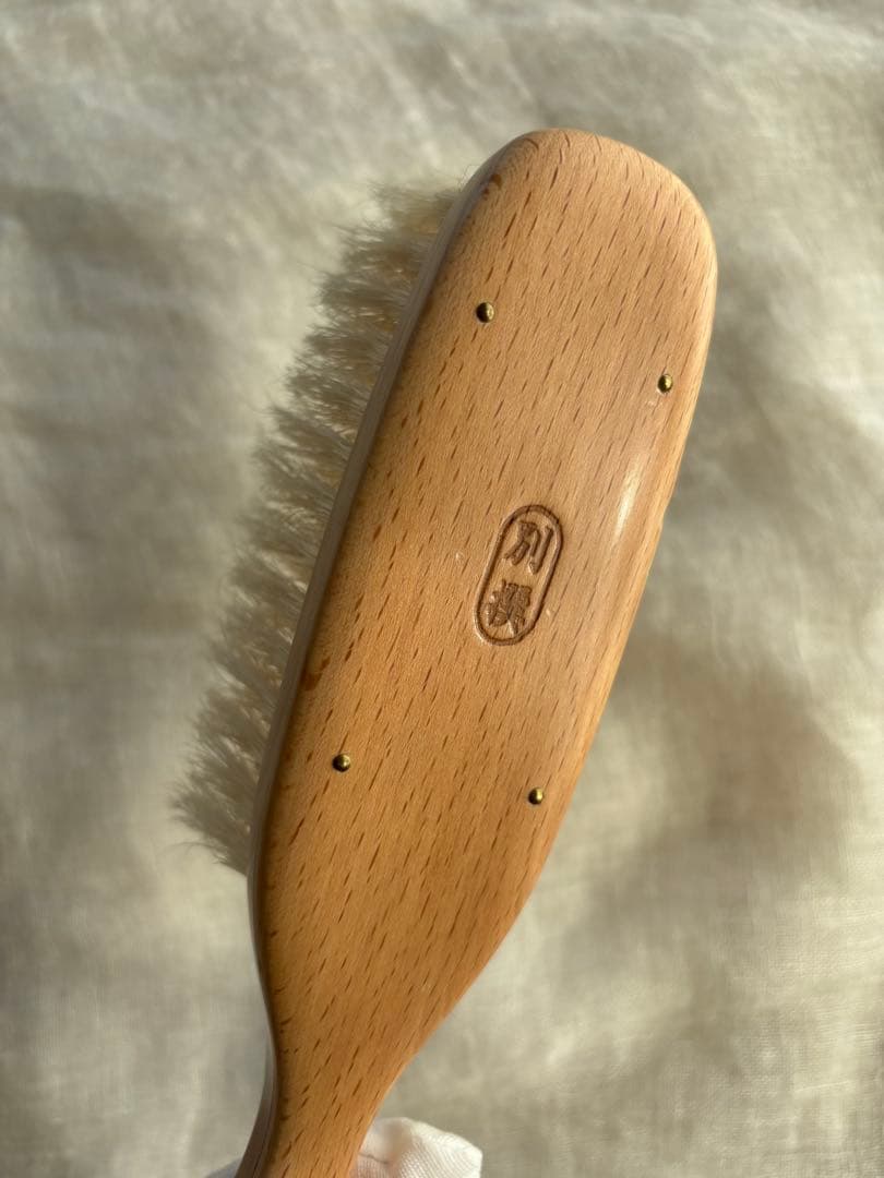 江戸屋の別撰手植えブラシ。カシミアシルクウール万能タイプ〈べっせん〉