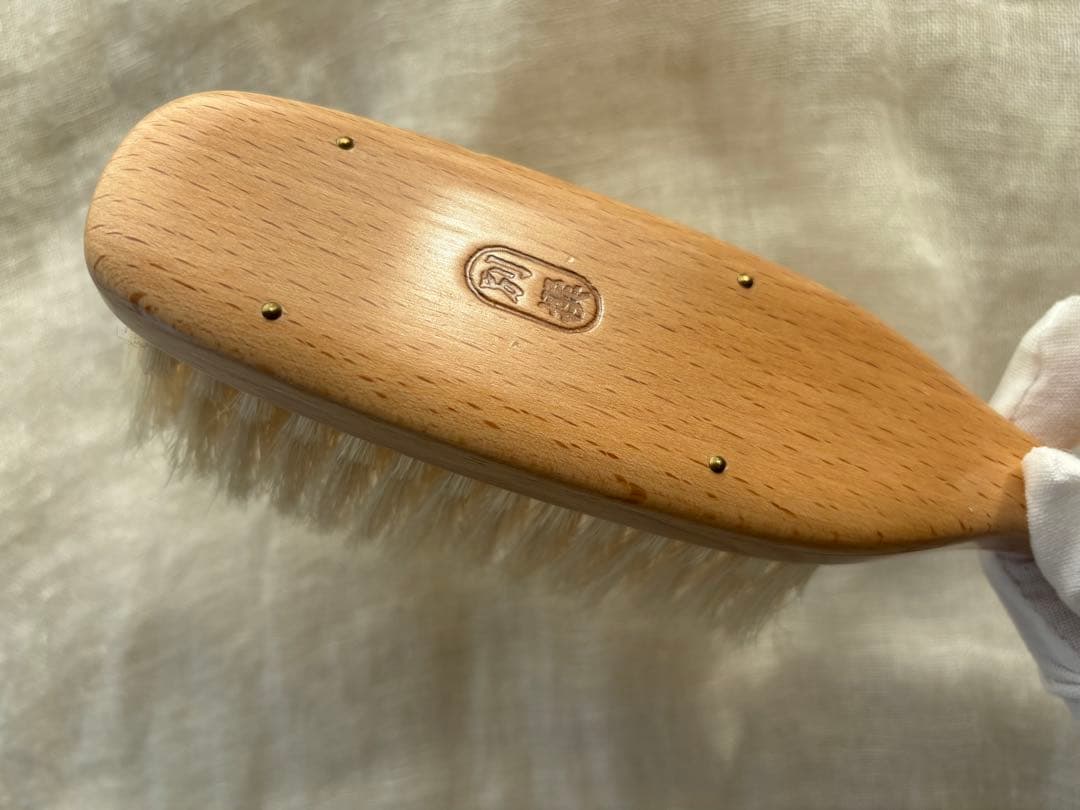 江戸屋の別撰手植えブラシ。カシミアシルクウール万能タイプ〈べっせん〉