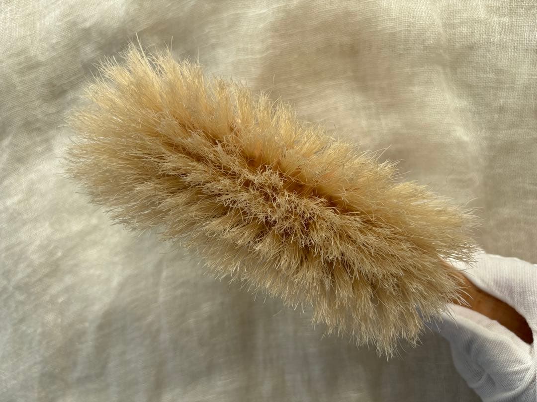 江戸屋の別撰手植えブラシ。カシミアシルクウール万能タイプ〈べっせん〉