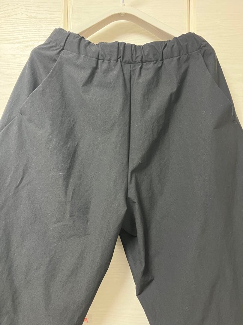 ゴールドウィン　ワンタックテーパードアンクルパンツ　ブラック