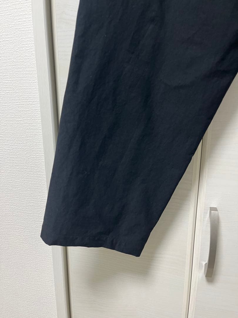 ゴールドウィン　ワンタックテーパードアンクルパンツ　ブラック