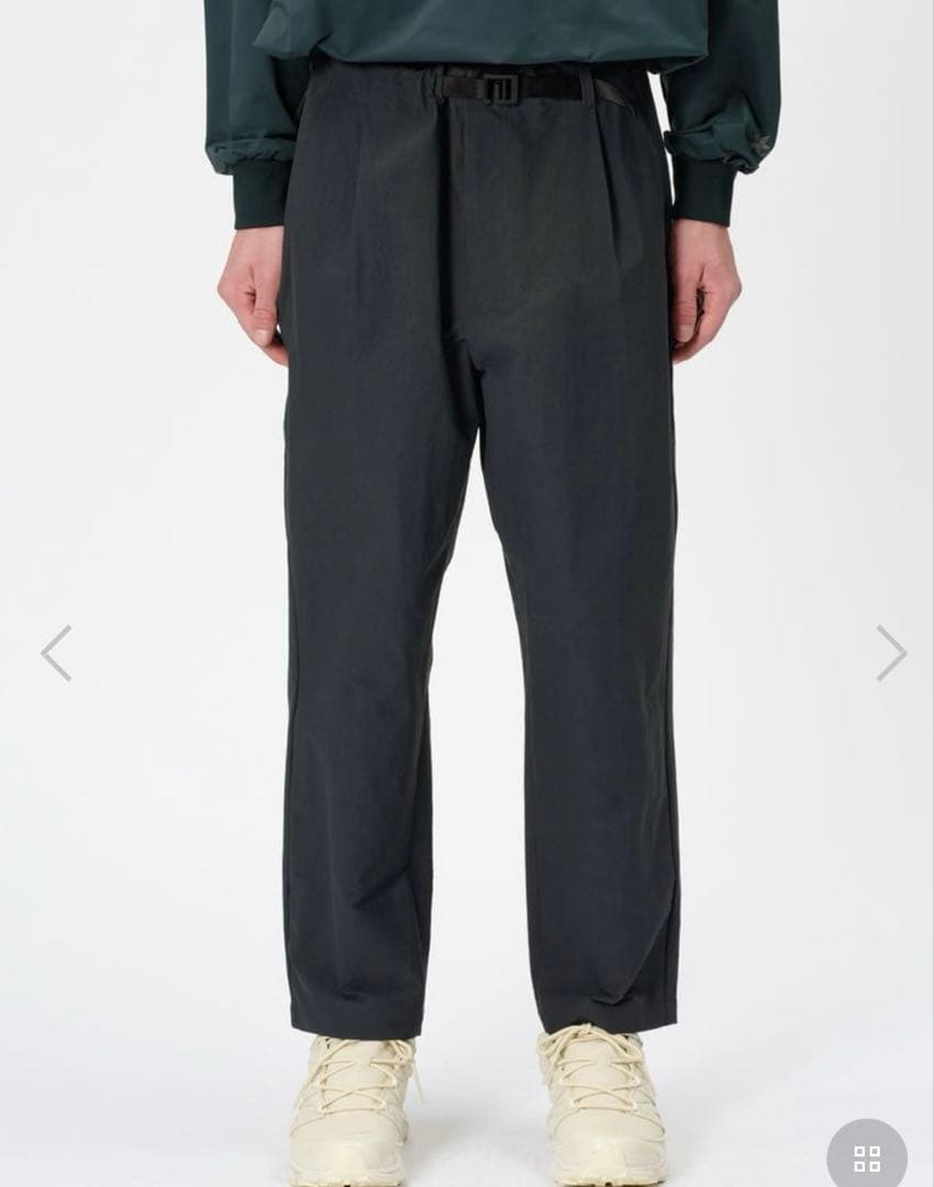 ゴールドウィン　ワンタックテーパードアンクルパンツ　ブラック