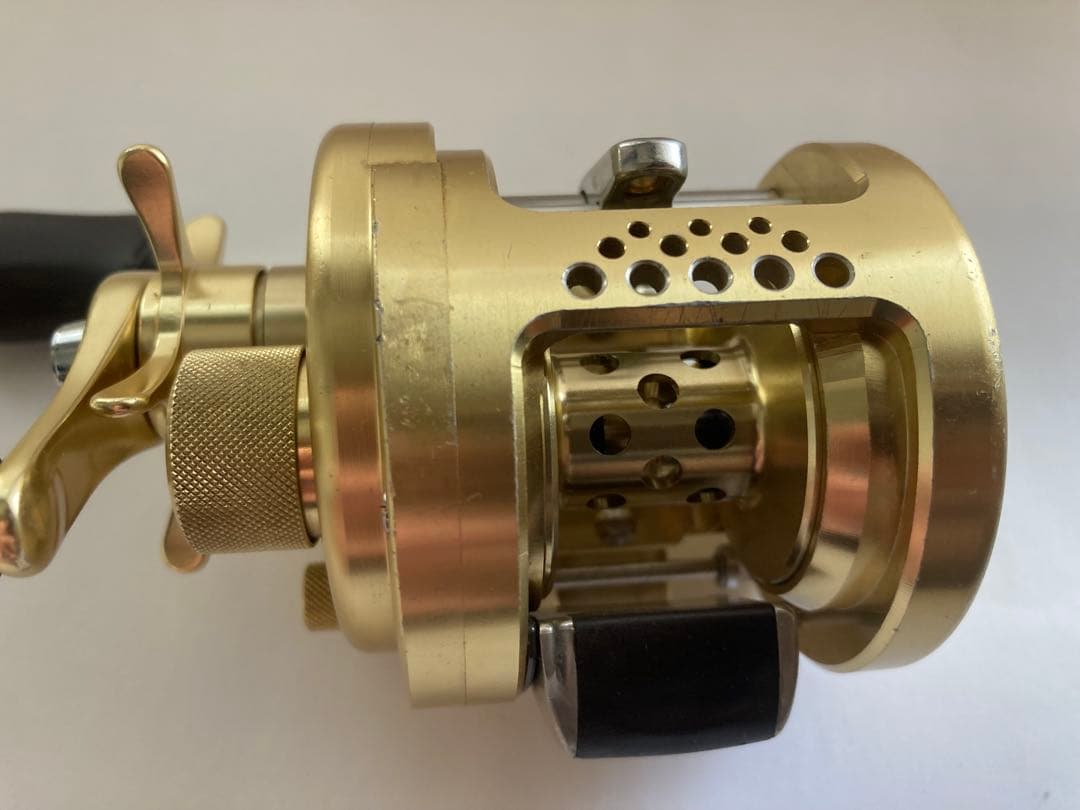 Shimano カルカッタコンクエスト 101 ベイトリール