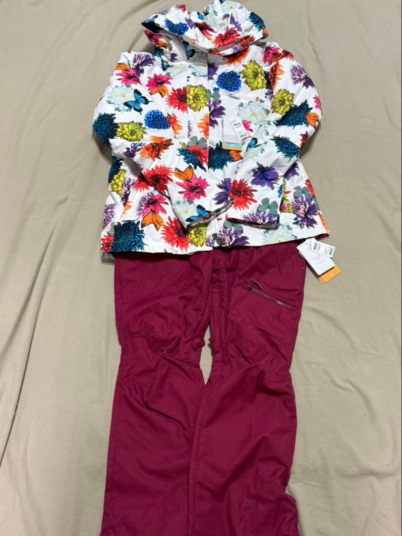 ROXY mika ninagawaコラボ　タグ付スノーボードウェア 上M 下S