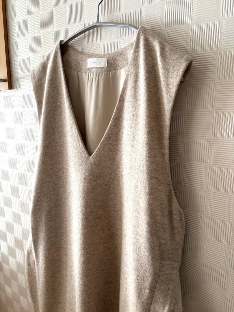 かぐれ　サイドスリットロングジレ　ベージュ　極美品　再お値下げ