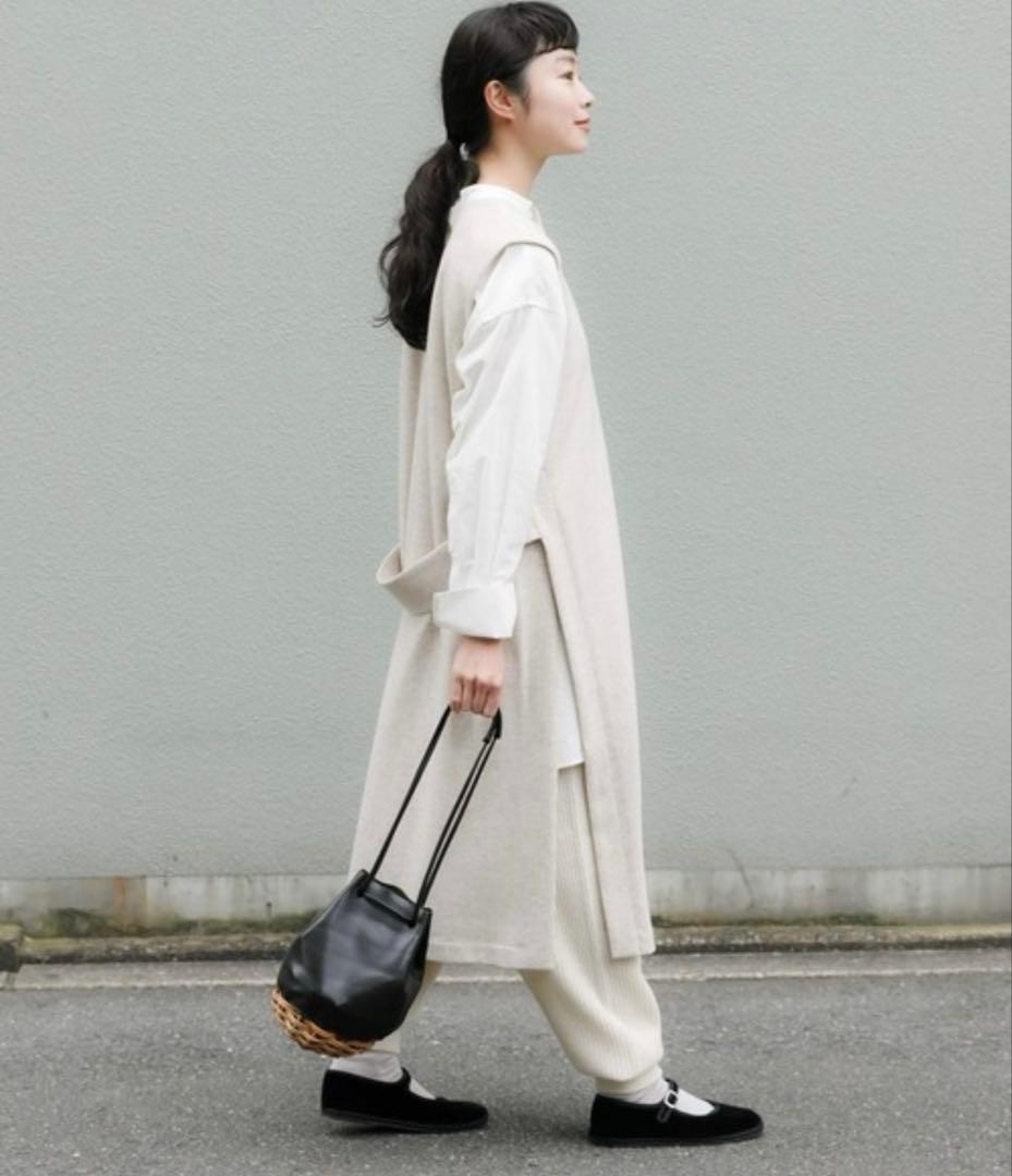 かぐれ　サイドスリットロングジレ　ベージュ　極美品　再お値下げ