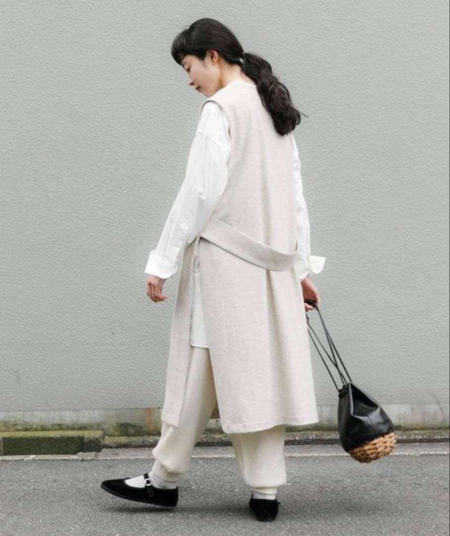 かぐれ　サイドスリットロングジレ　ベージュ　極美品　再お値下げ