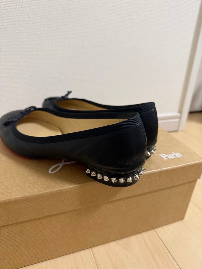 Christian Louboutin ブラック フラットシューズ