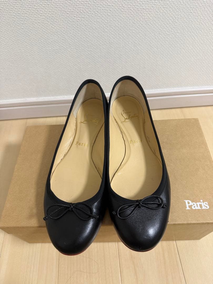 Christian Louboutin ブラック フラットシューズ
