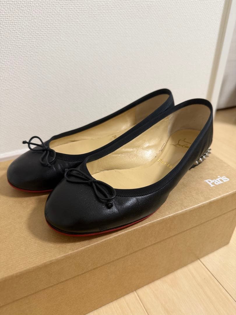 Christian Louboutin ブラック フラットシューズ