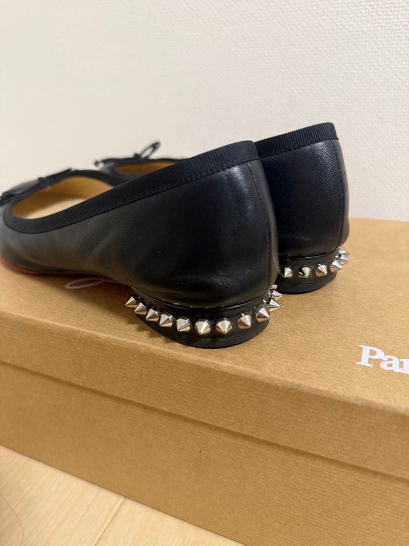 Christian Louboutin ブラック フラットシューズ