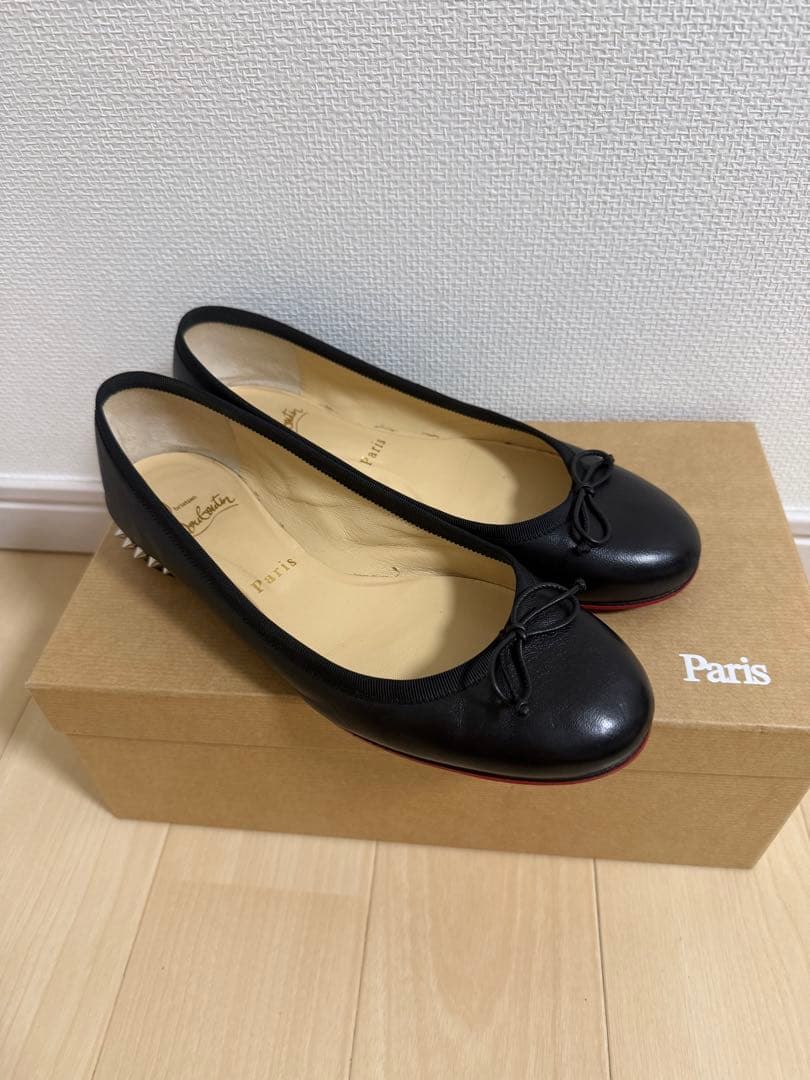 Christian Louboutin ブラック フラットシューズ