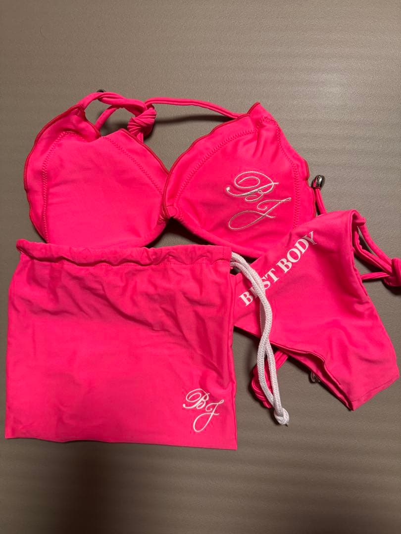 Best Body Japanピンク セパレート水着 BJ ロゴ入り
