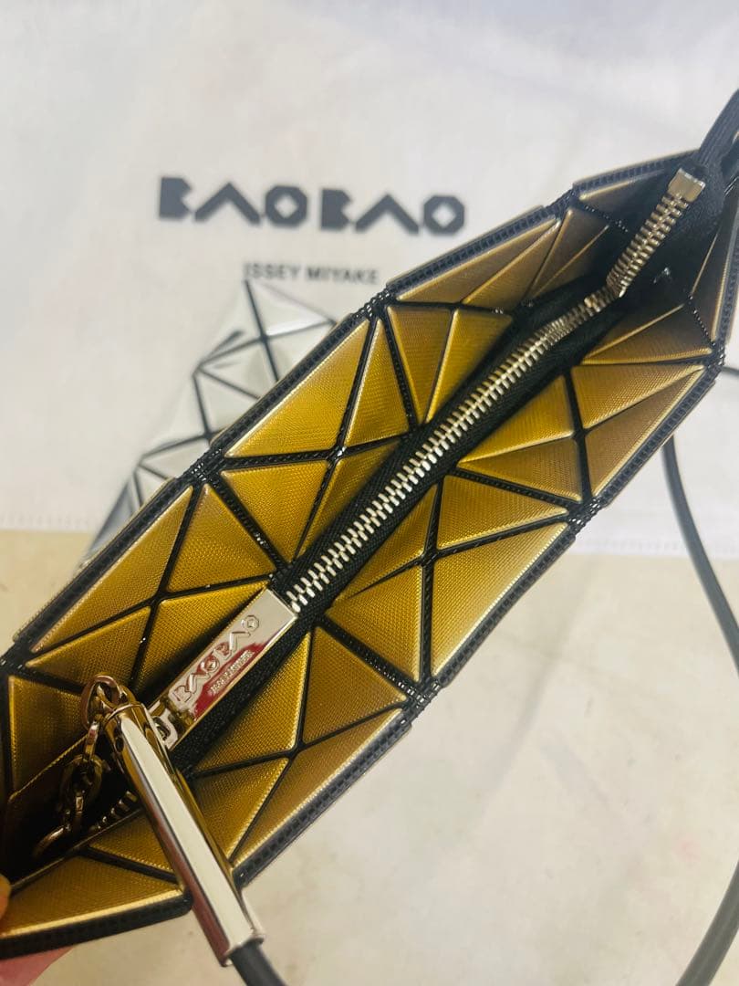 バオバオ メタリックシルバー×つや消しゴールド サコッシュ 斜め掛けバッグ