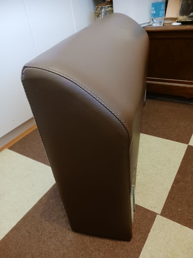 ブラウン ソファベッド センターコンソール付き、収納スペース付き