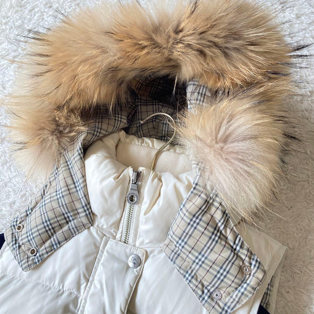 バーバリーブルーレーベル　ダウンベスト　ノバチェック ラクーンファー　M白