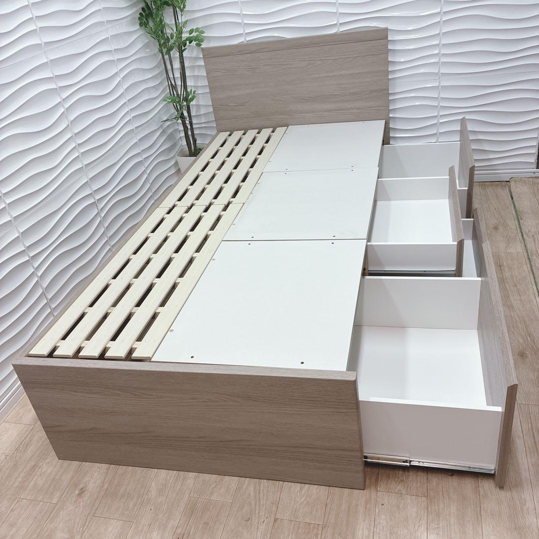 ベッドフレーム NGUYEN VAN MAC