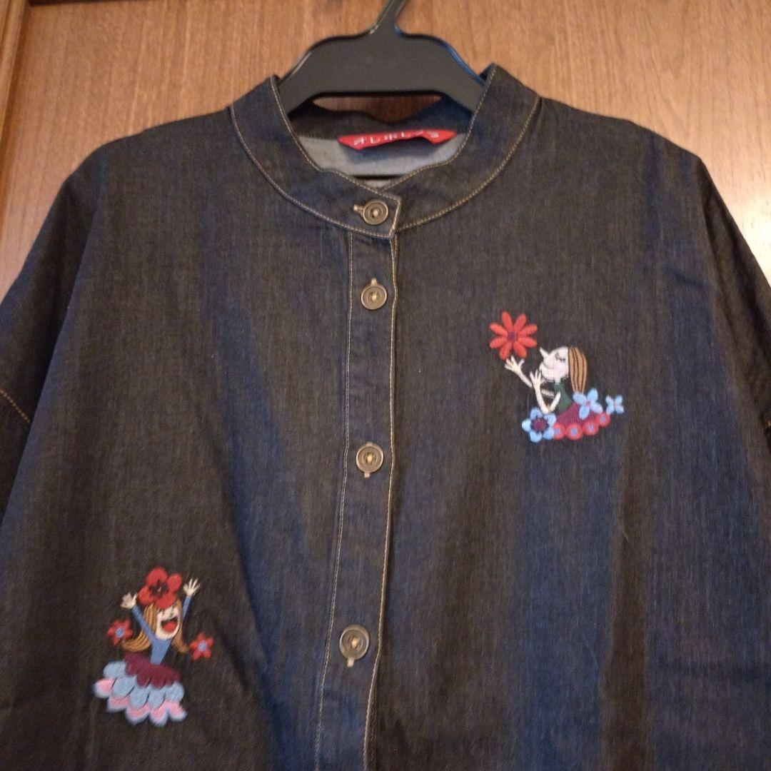 アルベロベロ　可愛い刺繍のデニムチュニック、羽織としても