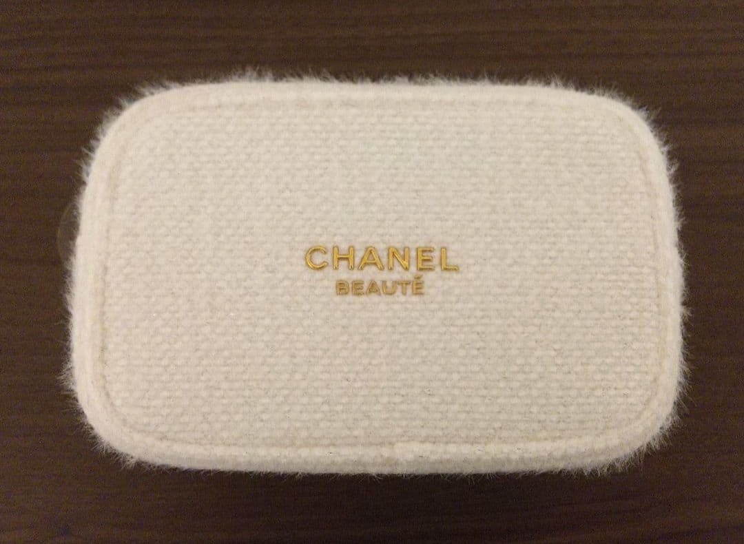 シャネル エッセンシャルケアセット 限定ポーチ 箱入り ショッパー付き