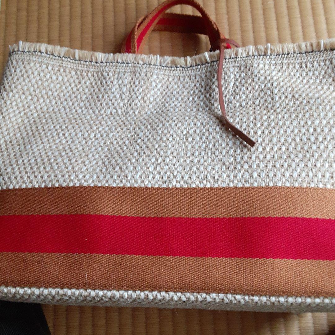 POMTATA 未使用に近いベージュと白の かごバッグ