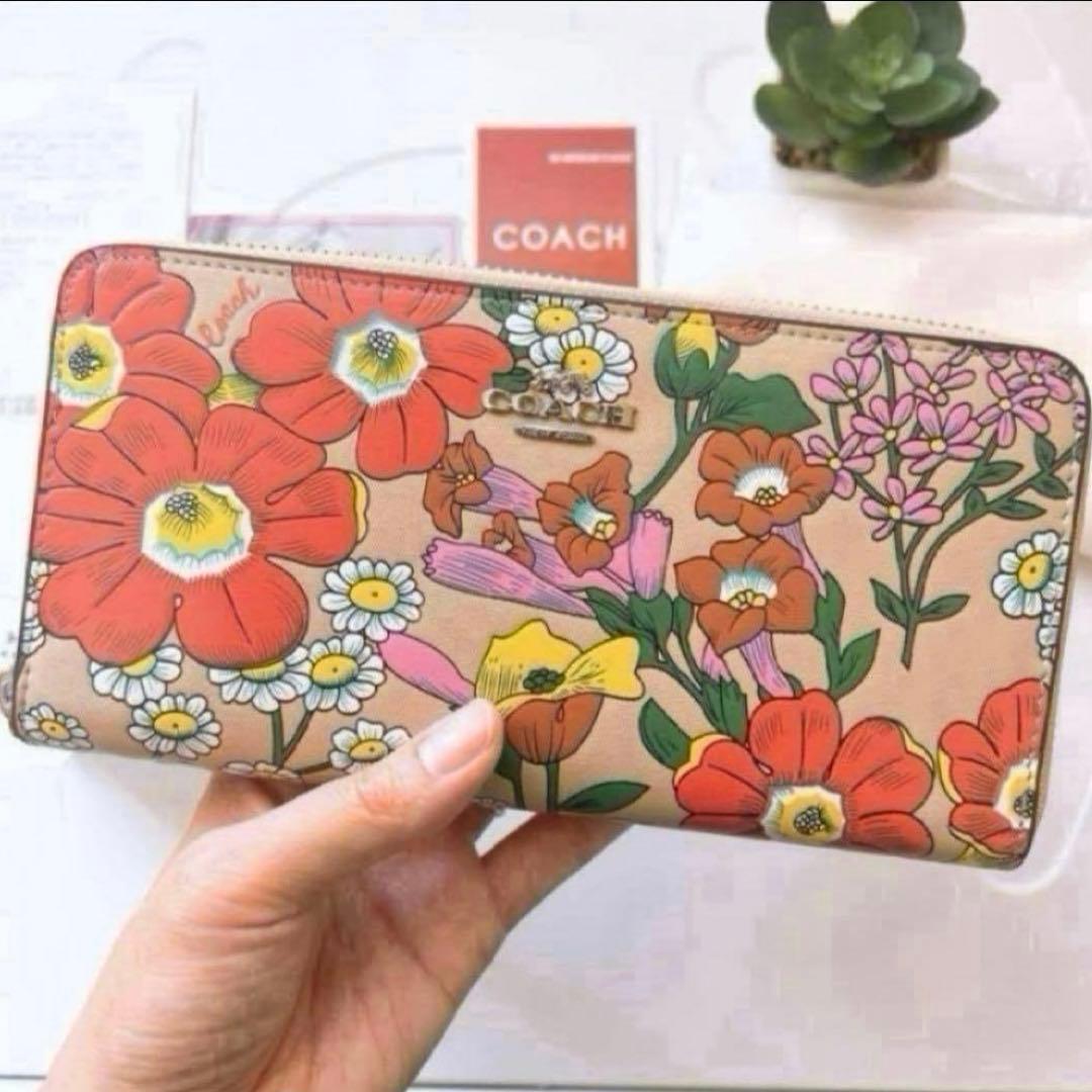 ✨新品未使用✨COACH フラワー　長財布　花柄　派手柄　フローラル