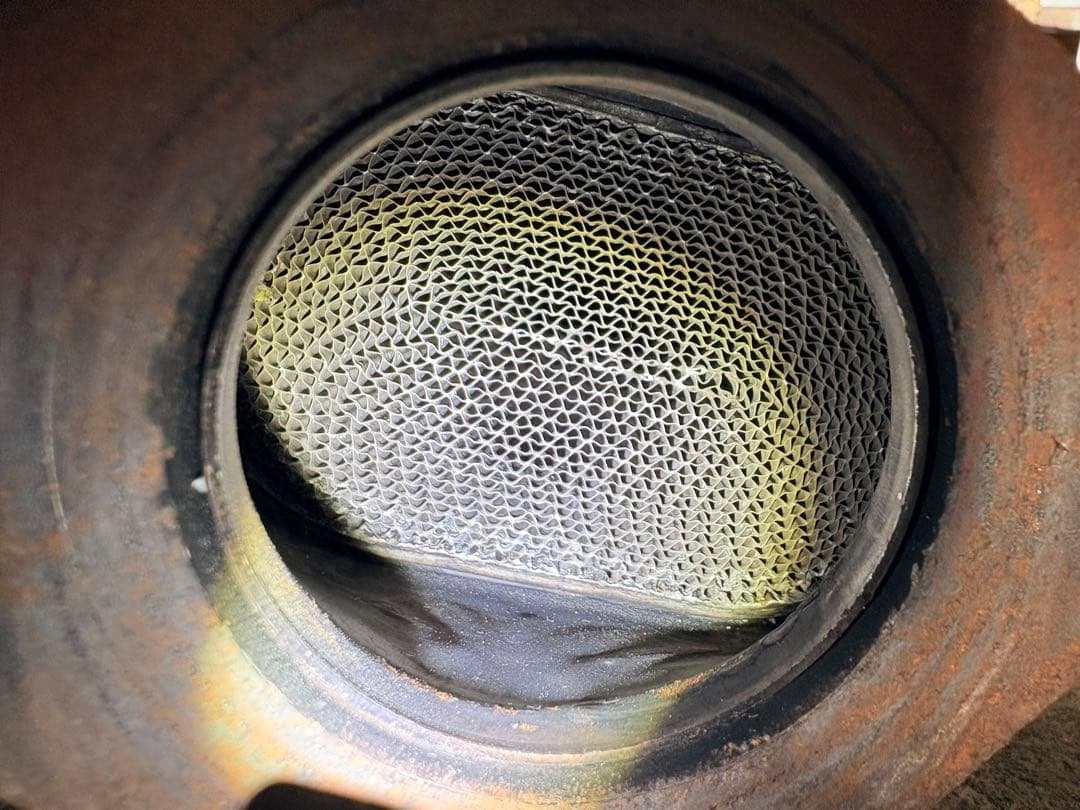 日産 スカイラインクーペ VQ35 純正触媒