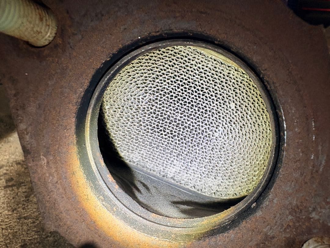 日産 スカイラインクーペ VQ35 純正触媒