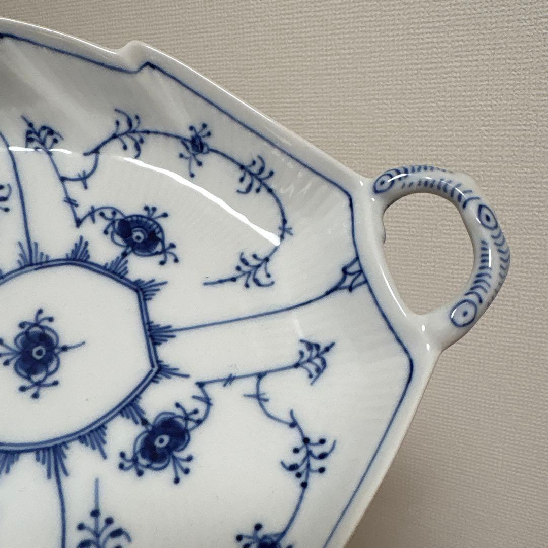 ロイヤルコペンハーゲン ブルーフルーテッドハーフレース リーフプレート