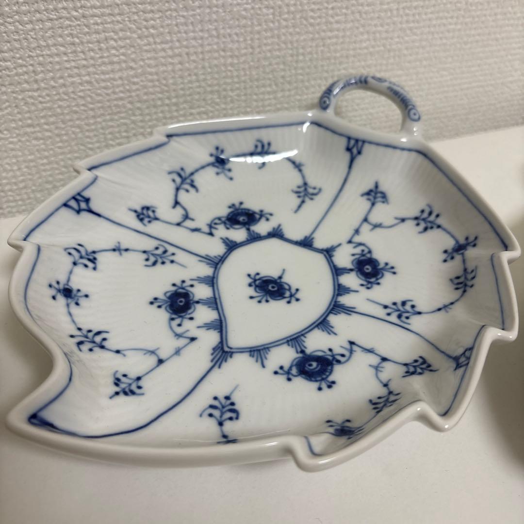 ロイヤルコペンハーゲン ブルーフルーテッドハーフレース リーフプレート