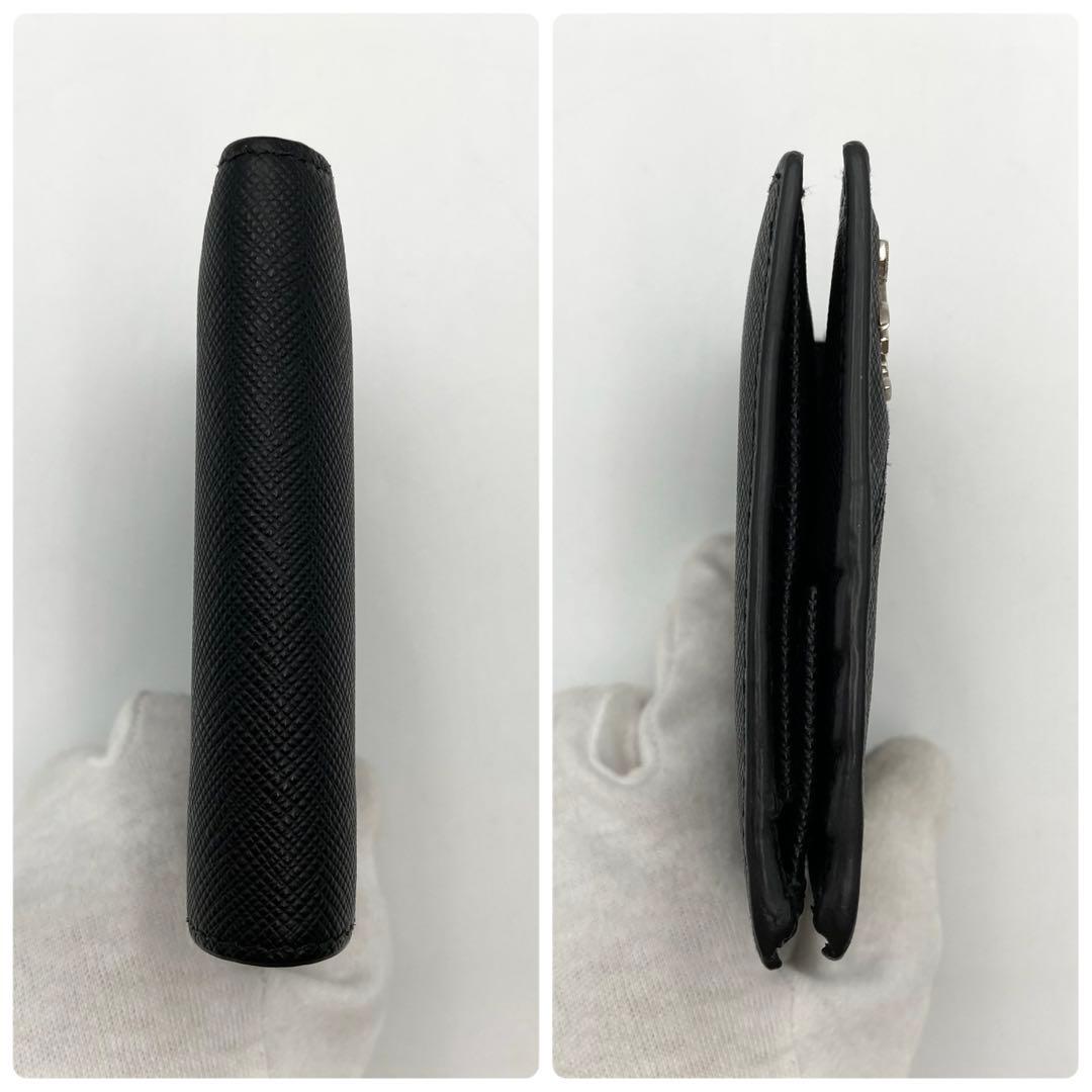 近年！極美品✨ PRADA 二つ折り財布 サフィアーノレザー 黒 メタルロゴ