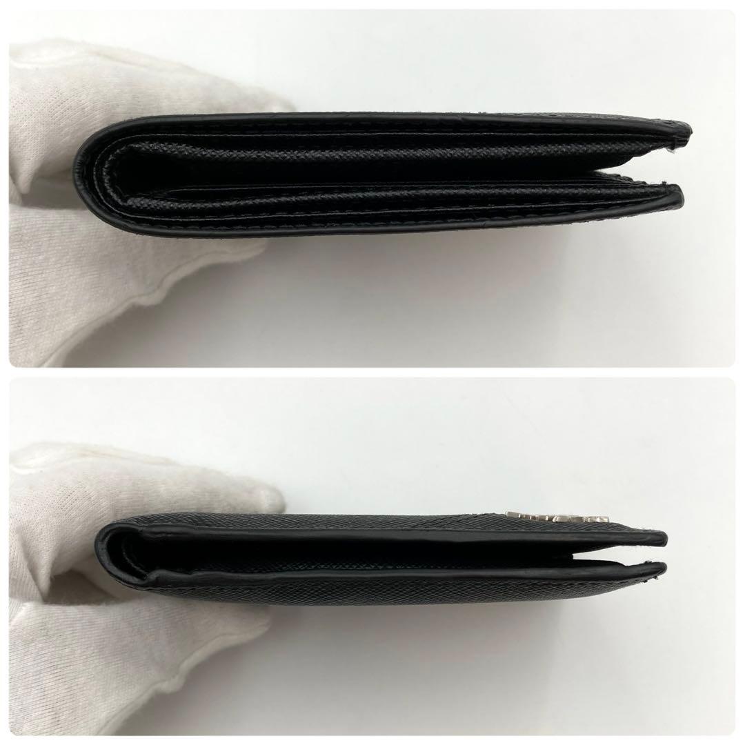 近年！極美品✨ PRADA 二つ折り財布 サフィアーノレザー 黒 メタルロゴ