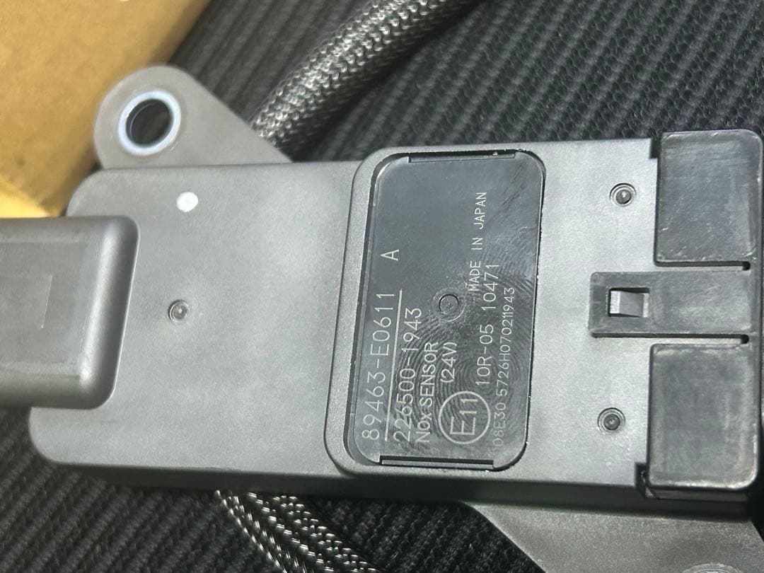 新品未使用　1個　日野純正　NOxセンサー　89463-E0611