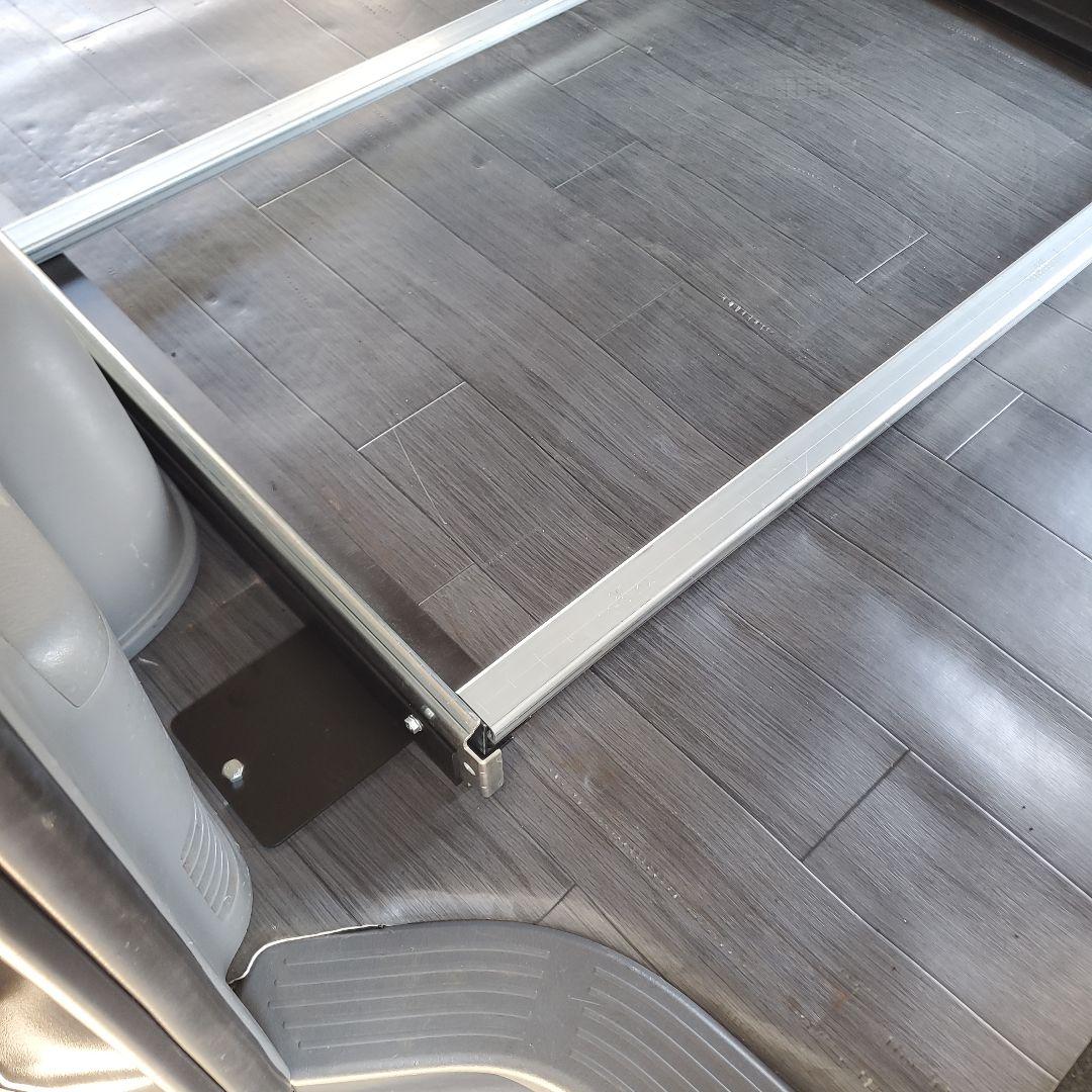 ハイエース スライドフロア スライドレール フレーム