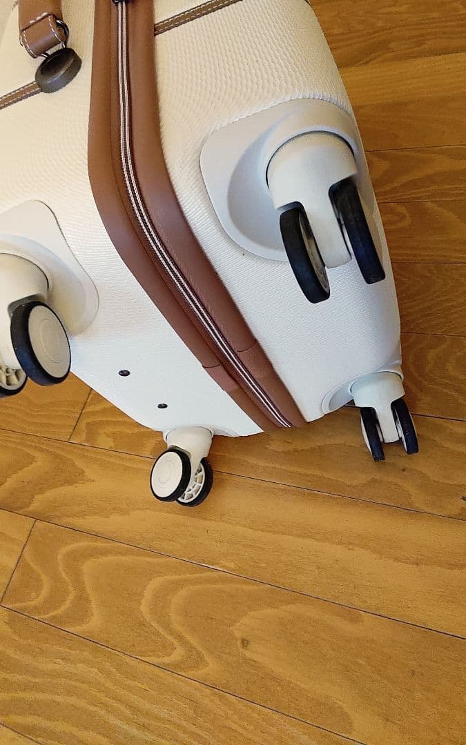 送料込み 3連休限定価格 DELSEY キャリーバッグ 超美品【汚れなし✨超美品