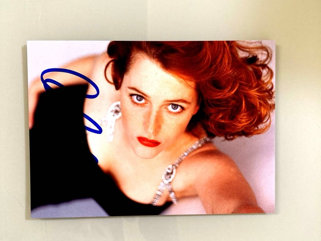 ジリアンアンダーソン直筆サイン入り2Lサイズ写真…