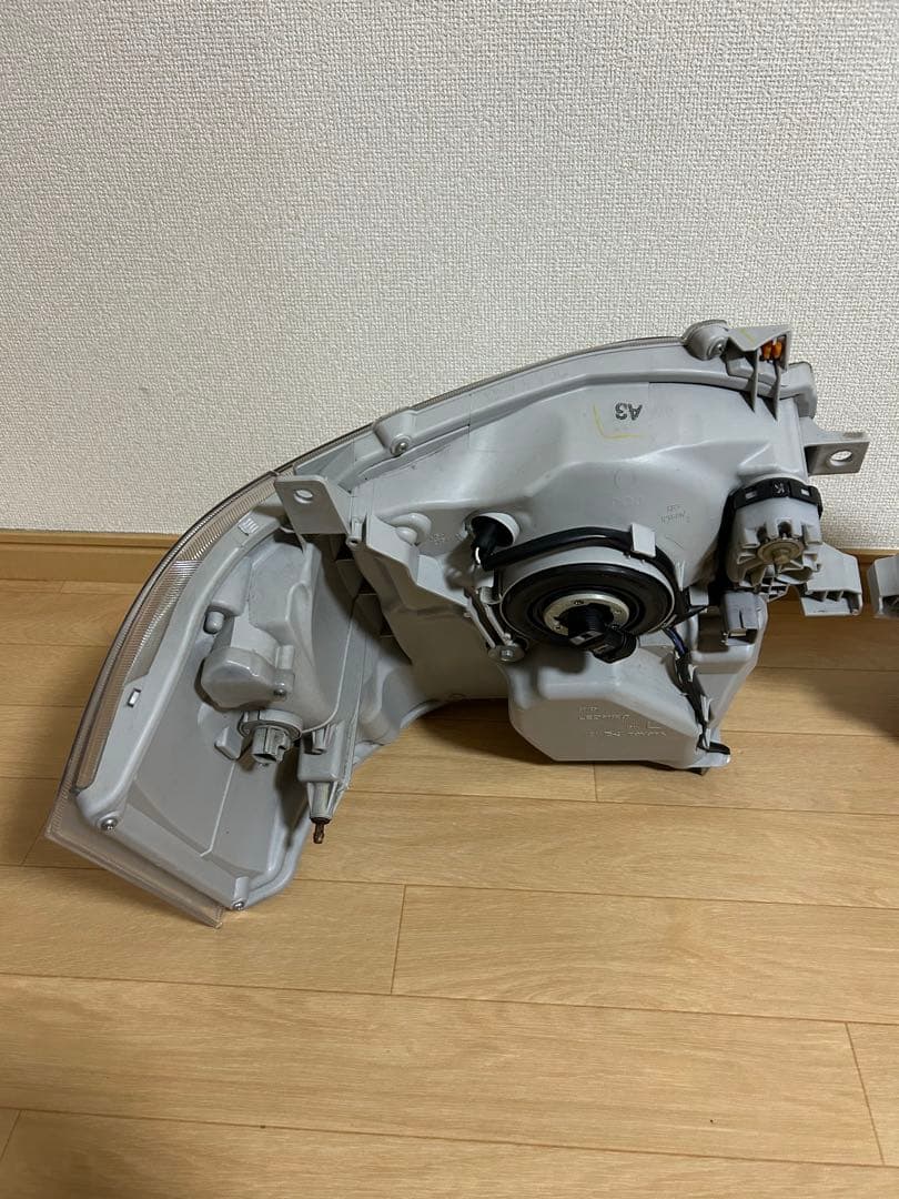 トヨタ　ハイエース200系純正8型LEDヘッドライト　ダークプライム2