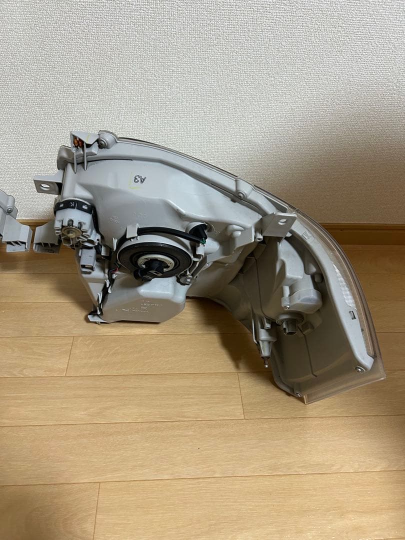 トヨタ　ハイエース200系純正8型LEDヘッドライト　ダークプライム2