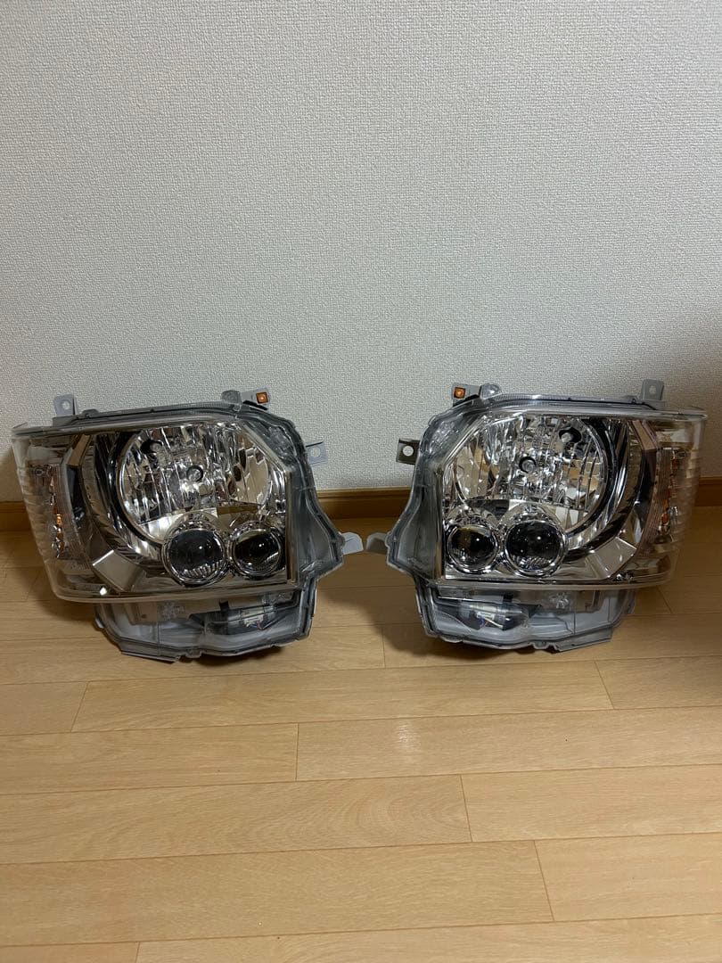 トヨタ　ハイエース200系純正8型LEDヘッドライト　ダークプライム2