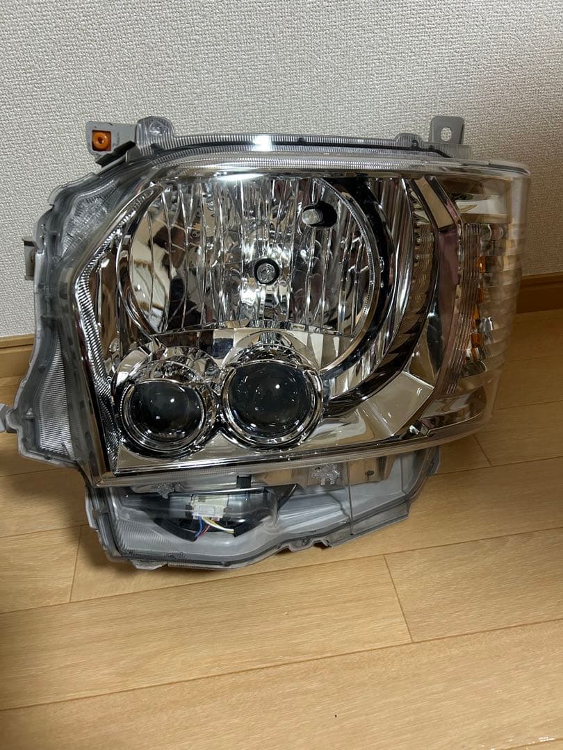 トヨタ　ハイエース200系純正8型LEDヘッドライト　ダークプライム2
