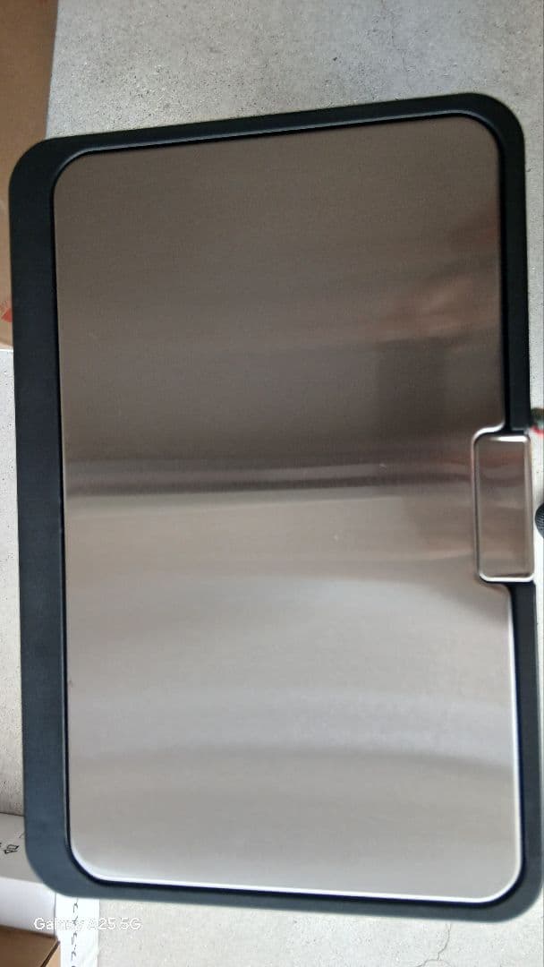 #新品訳ありゴミ箱2段式3分別 縦型 計60L ペダル式キャスター ステンレス製