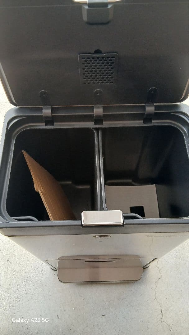 #新品訳ありゴミ箱2段式3分別 縦型 計60L ペダル式キャスター ステンレス製